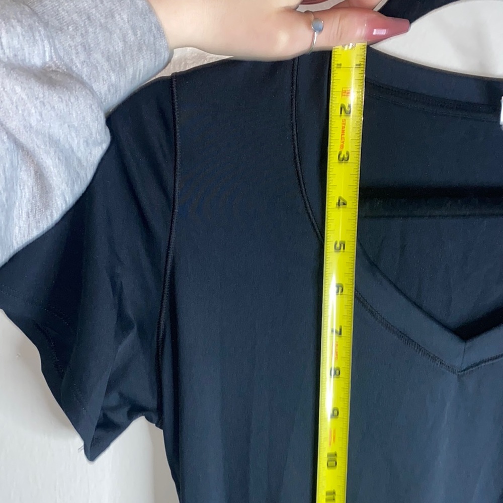 🎱Under armor Black heat gear top! - Picture 5 of 9
